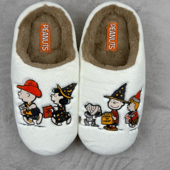 Women’s Peanuts Trick or Treat Scuff Slippers - Ivory, Large; Memory Foam - Picture 2 of 5